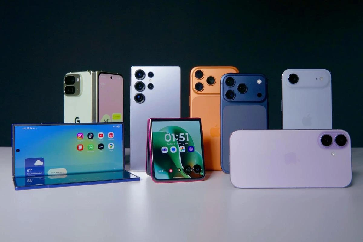 Farklı modellerden akıllı telefon ve katlanabilir cihazlar