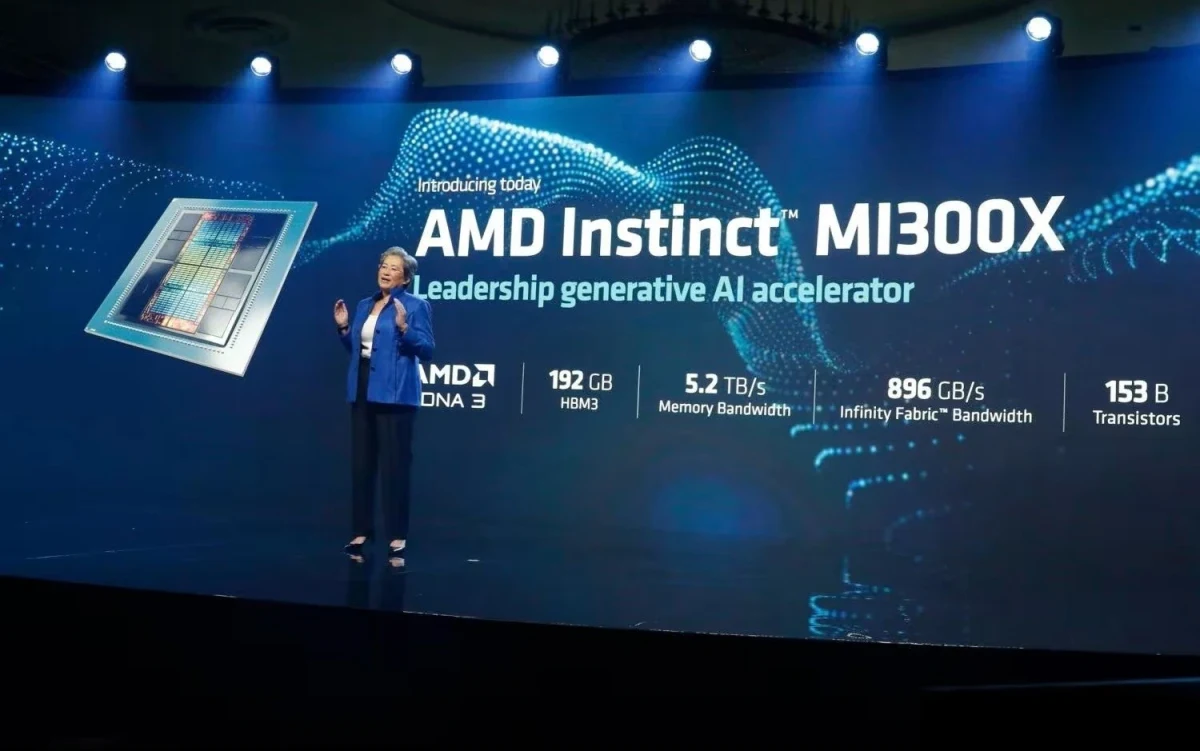 AMD etkinliğinde Instinct MI300X hızlandırıcısının tanıtıldığı sahne sunumu