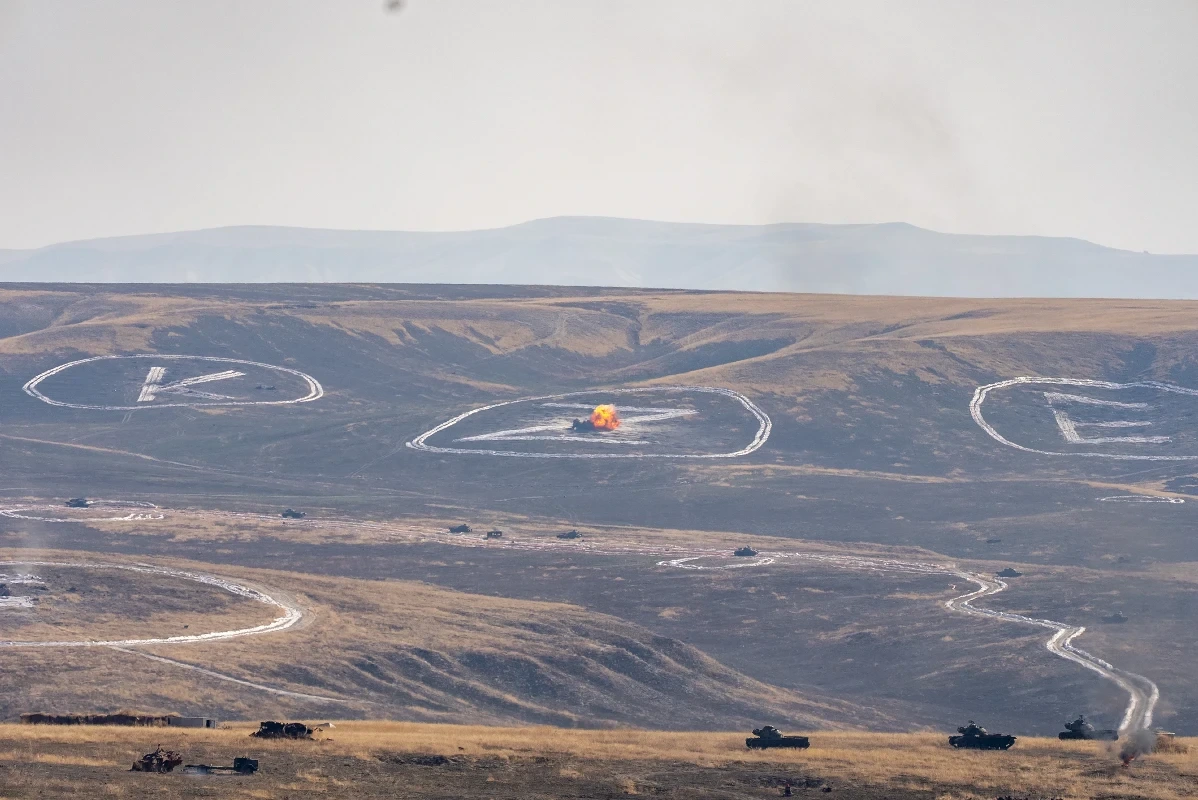 Tatbikat sahasında hedef noktasındaki patlama