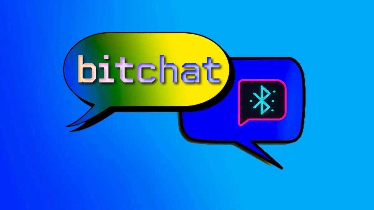 Mavi zemin üzerinde Bitchat adı ve Bluetooth simgeli mesaj balonları
