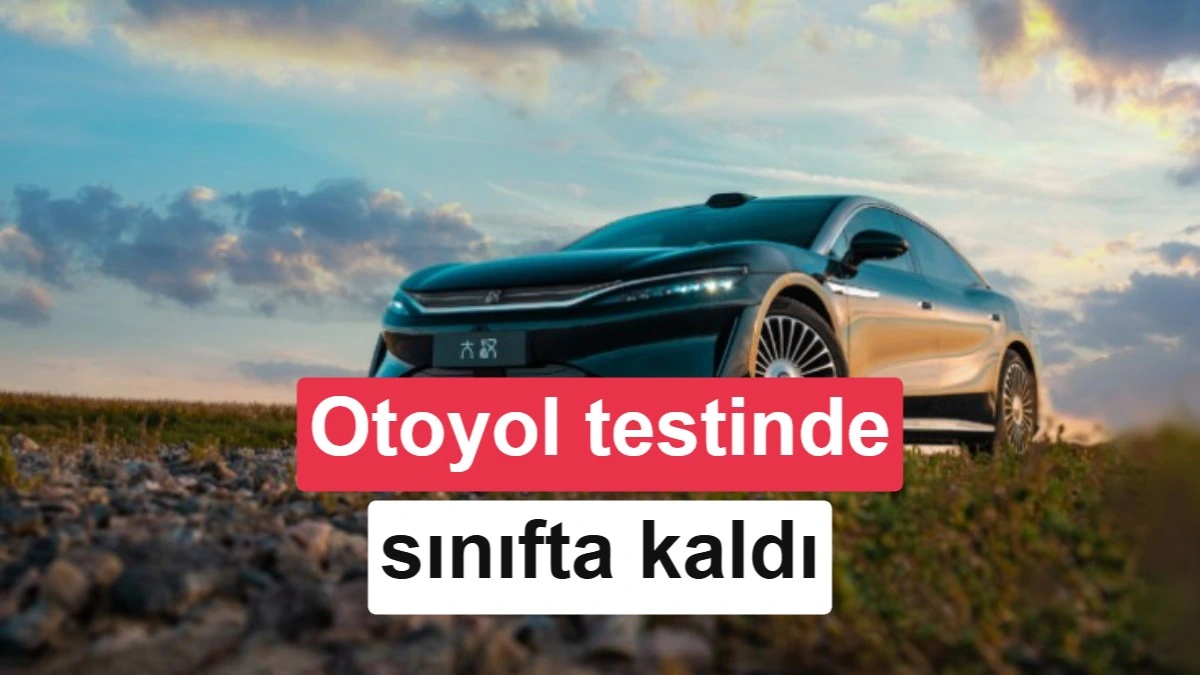 Gün batımında açık arazide duran BYD DaHan sedan