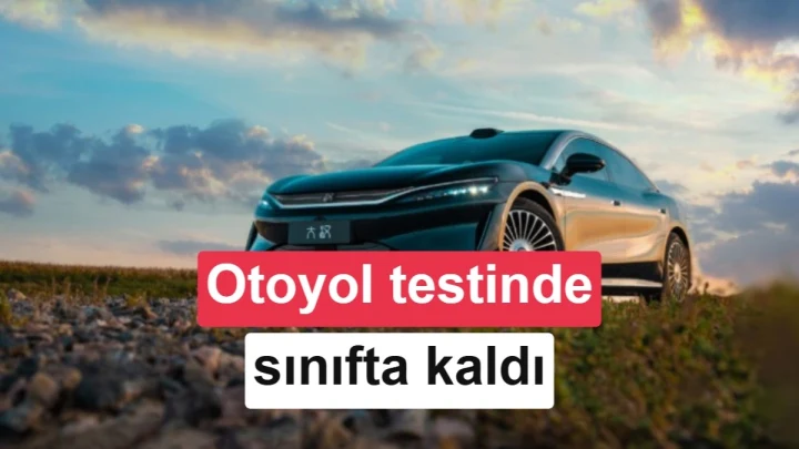 Gün batımında açık arazide duran BYD DaHan sedan