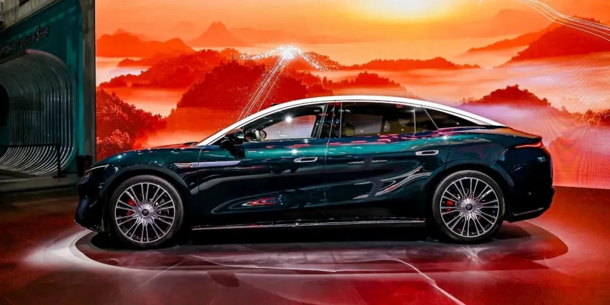 BYD Great Han sedanın yandan görünümü
