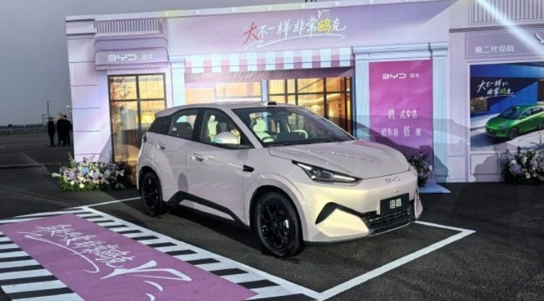 Yeni nesil BYD Seagull tanıtım alanında sergileniyor