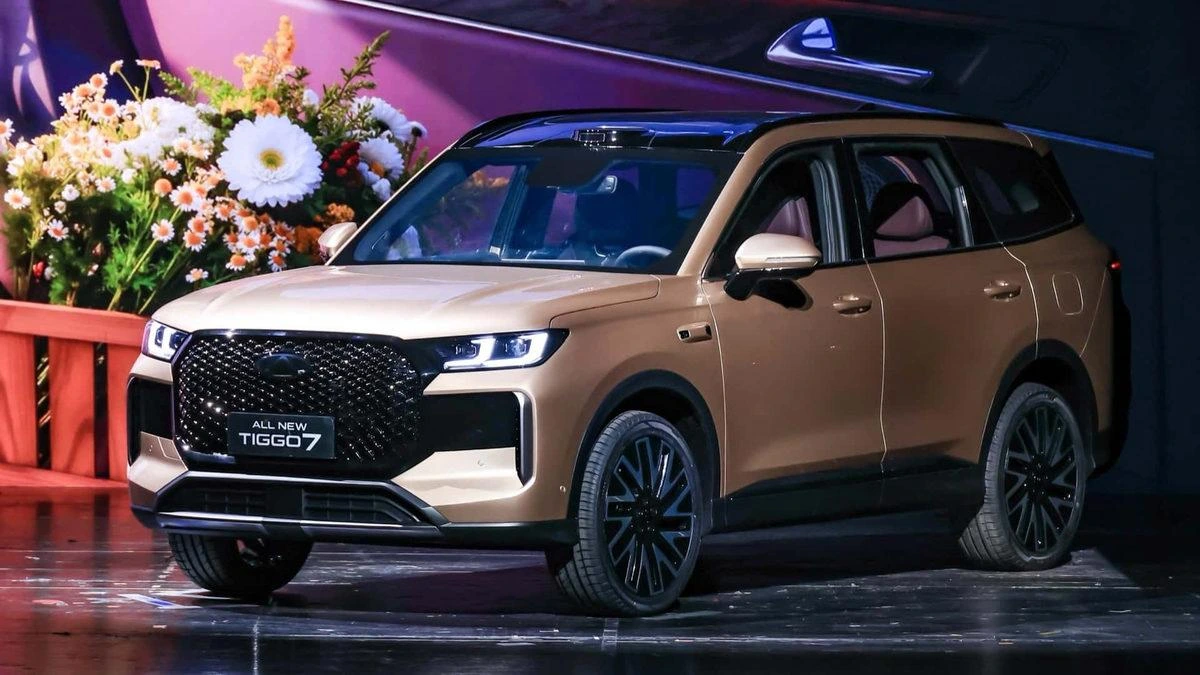 Yeni Chery Tiggo 7 kapalı alanda sergileniyor