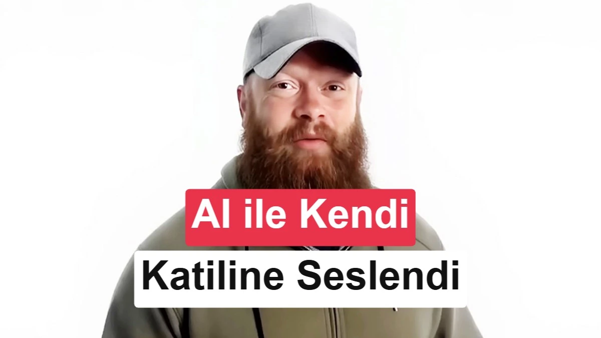 Christopher Pelkey’nin yapay zekâyla oluşturulan görüntüsünü gösteren ekranın yanında duran kadın