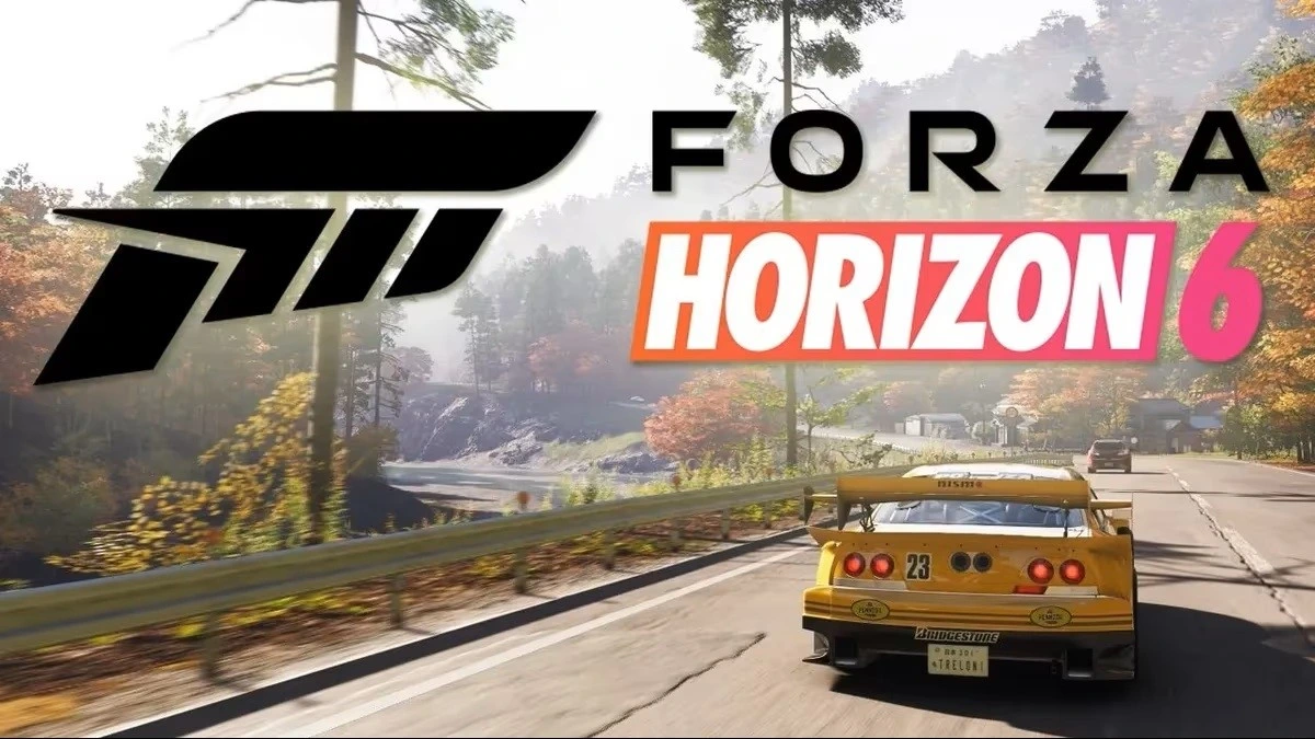 Forza Horizon 6 logosu ve oyunda manzaralı bir yolda ilerleyen sarı otomobil