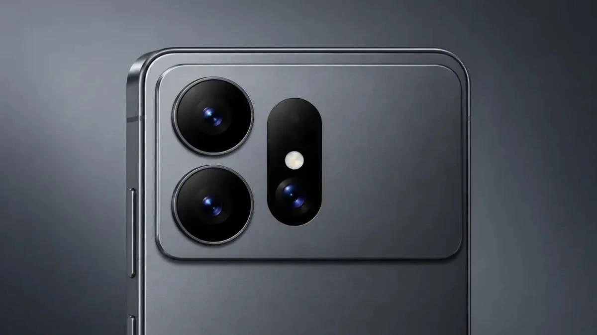 Koyu renkli Galaxy S27 Ultra konsept telefonun arka yüzü ve kamera modülü