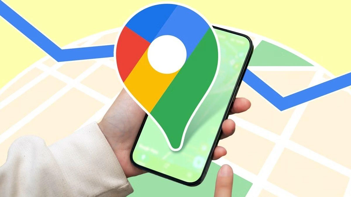 Telefon ekranındaki Google Haritalar logosu ve harita görseli