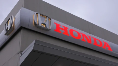 Honda, elektrikli araçları hareket hâlindeyken şarj eden yolu test edecek