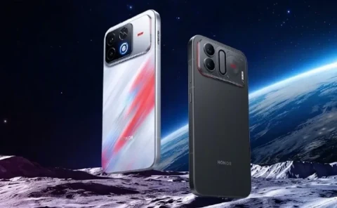 Honor WIN2 ve WIN RT2 olduğu belirtilen iki telefon, uzay ve Dünya manzarası önünde gösteriliyor