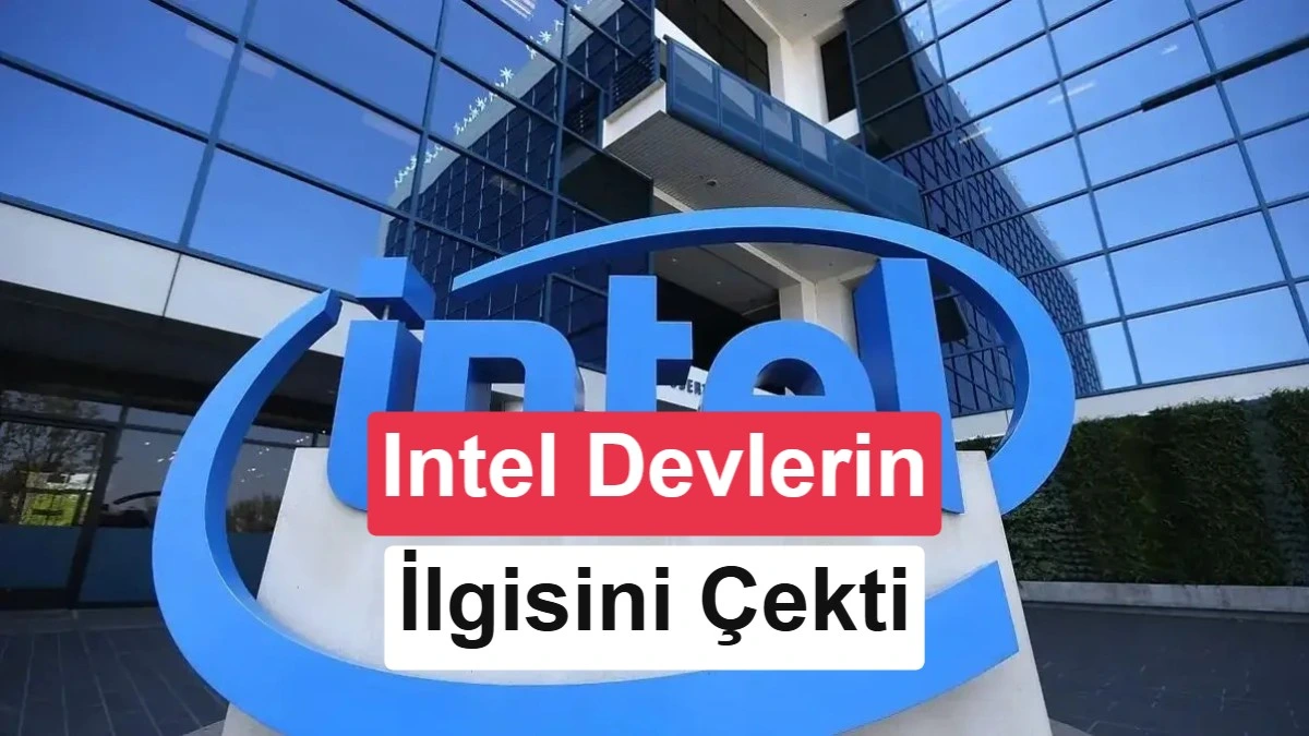 Intel Foundry yazısı önünde sahnede konuşan bir kişi