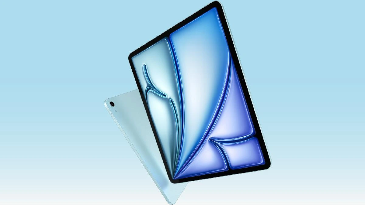 Açık mavi arka plan önünde ekranında renkli görsel bulunan bir iPad ve arkasında ikinci bir tablet