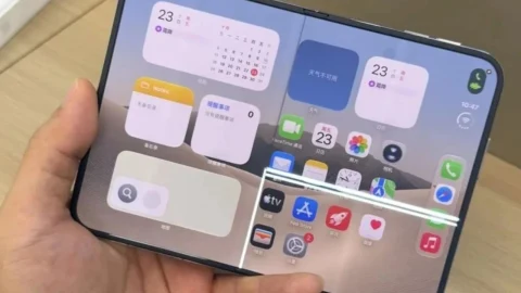 Apple, iPhone Duo’nun İç Ekranındaki Çatlak Şikâyetlerini Doğruladı