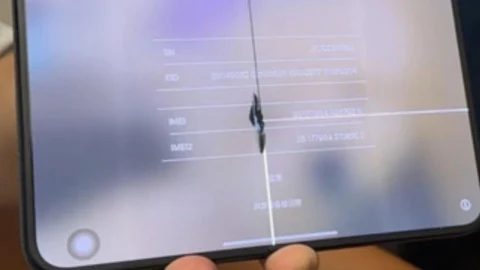 iPhone Duo’da ekran şikayetleri: Katlanma çizgisinde kırılma iddiası