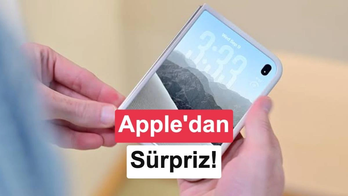 Bir kişi, açık haldeki iPhone Duo’yu kameraya doğru tutuyor.