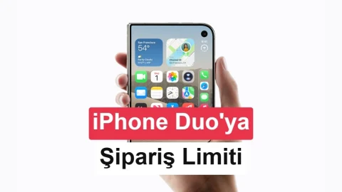Ellerinde yatay konumda tuttukları iPhone Duo’nun ekranı açık