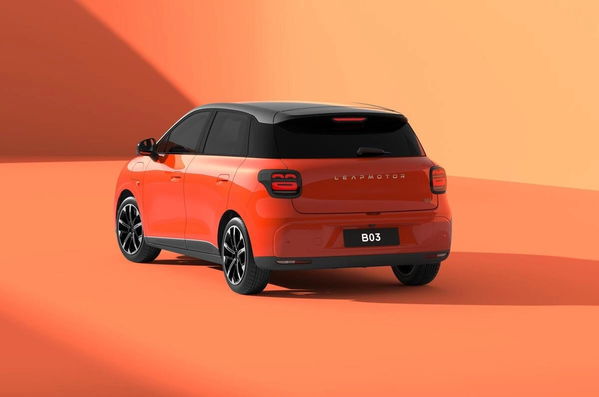 Leapmotor B03'ün arka ve yan görünümü