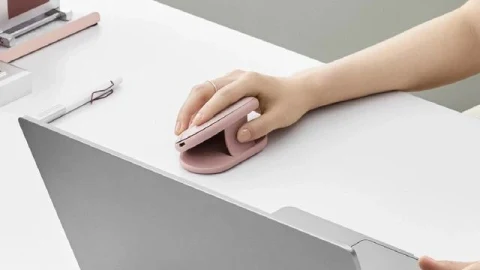 Logitech Pebble Up Tanıtıldı: Düz ve Ergonomik Kullanım Arasında Geçiş Yapıyor