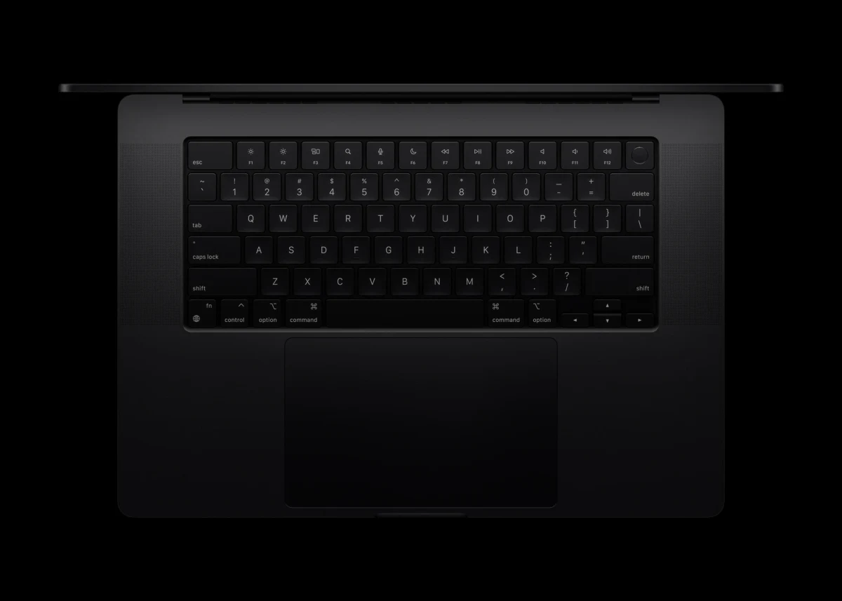 MacBook Pro’nun klavyesi ve geniş izleme dörtgeni
