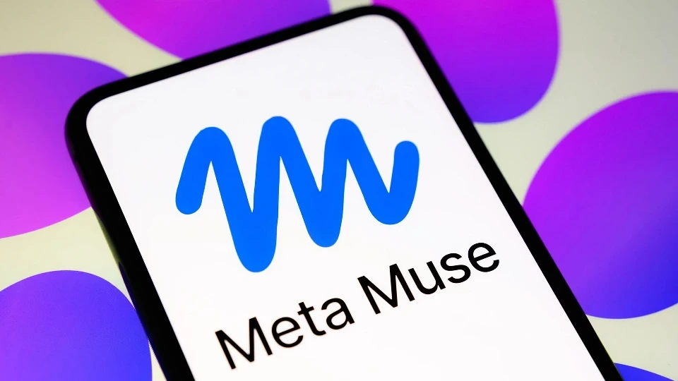 Ekranında Meta Muse yazısı bulunan akıllı telefon