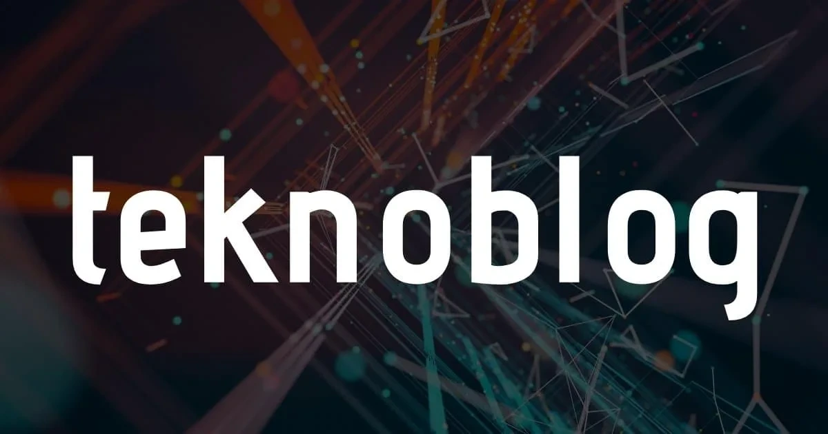 Teknoblog logosu ve koyu renkli teknoloji temalı arka plan
