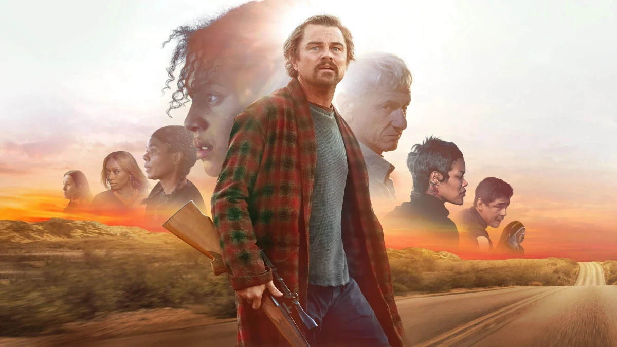 Gün batımında yol üzerinde duran bir adamın ve çevresindeki kişilerin yer aldığı film görseli