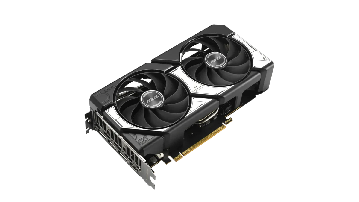 Beyaz arka plan üzerinde iki fanlı NVIDIA GeForce RTX ekran kartı