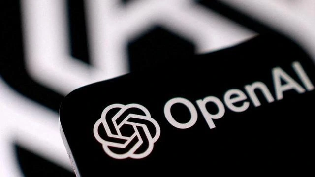 OpenAI logosunun yer aldığı akıllı telefon ekranının yakın plan görüntüsü