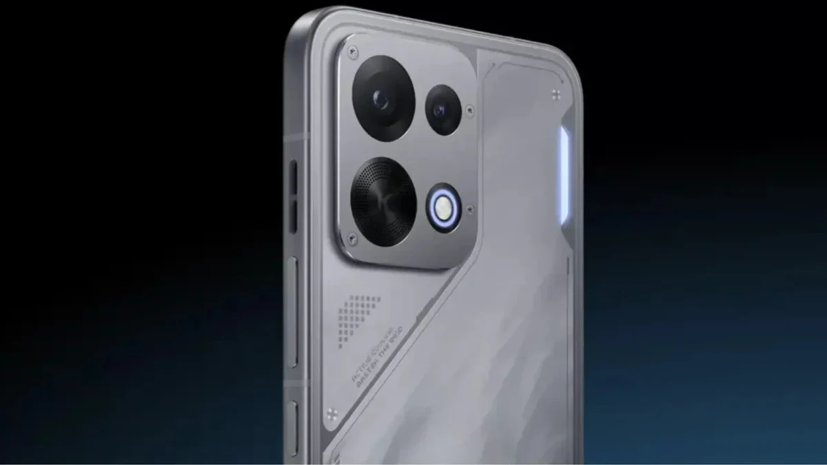 Oppo telefonun arka kamera modülünü gösteren yakın plan ürün görseli