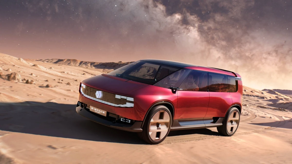 Çöl ortamında önden ve yandan görünen kırmızı Renault E-Space Concept