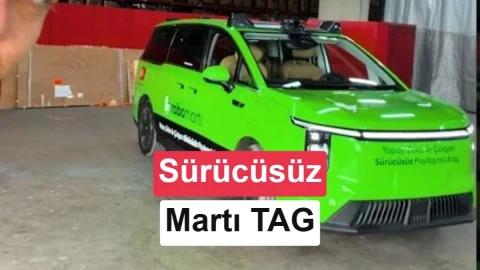 Kapalı bir alanda sergilenen yeşil Robomartı aracı