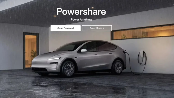 Tesla Powershare tanıtım görselinde bir Model Y ve ev tipi şarj bağlantısı