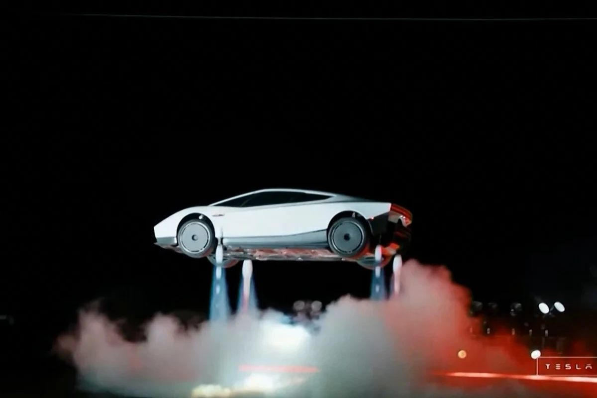 Hava itişiyle zeminden yükselen Tesla Roadster