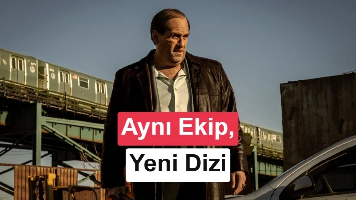 The Penguin dizisindeki Oswald Cobblepot karakteri, demiryolu ve araçların önünde görülüyor; görselde “Aynı Ekip, Yeni Dizi” yazısı yer alıyor.
