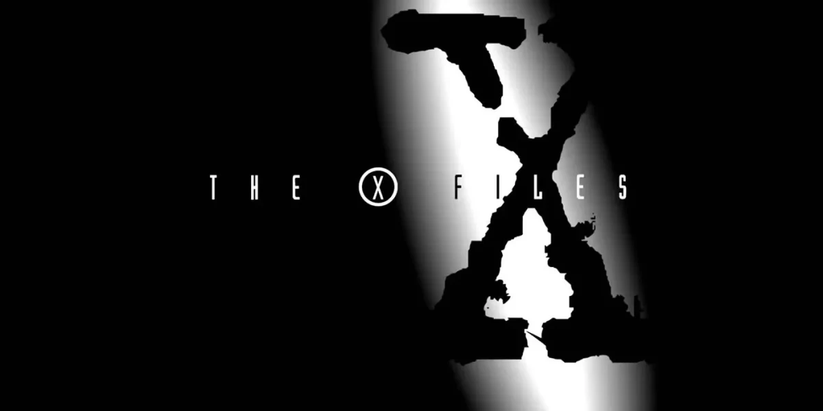 Siyah zemin üzerinde The X-Files logosu ve belirgin X harfi