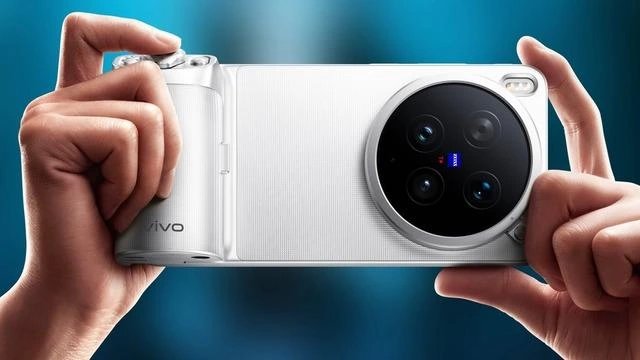 vivo X500 Pro Max telefonun arka yüzü ve büyük kamera modülü