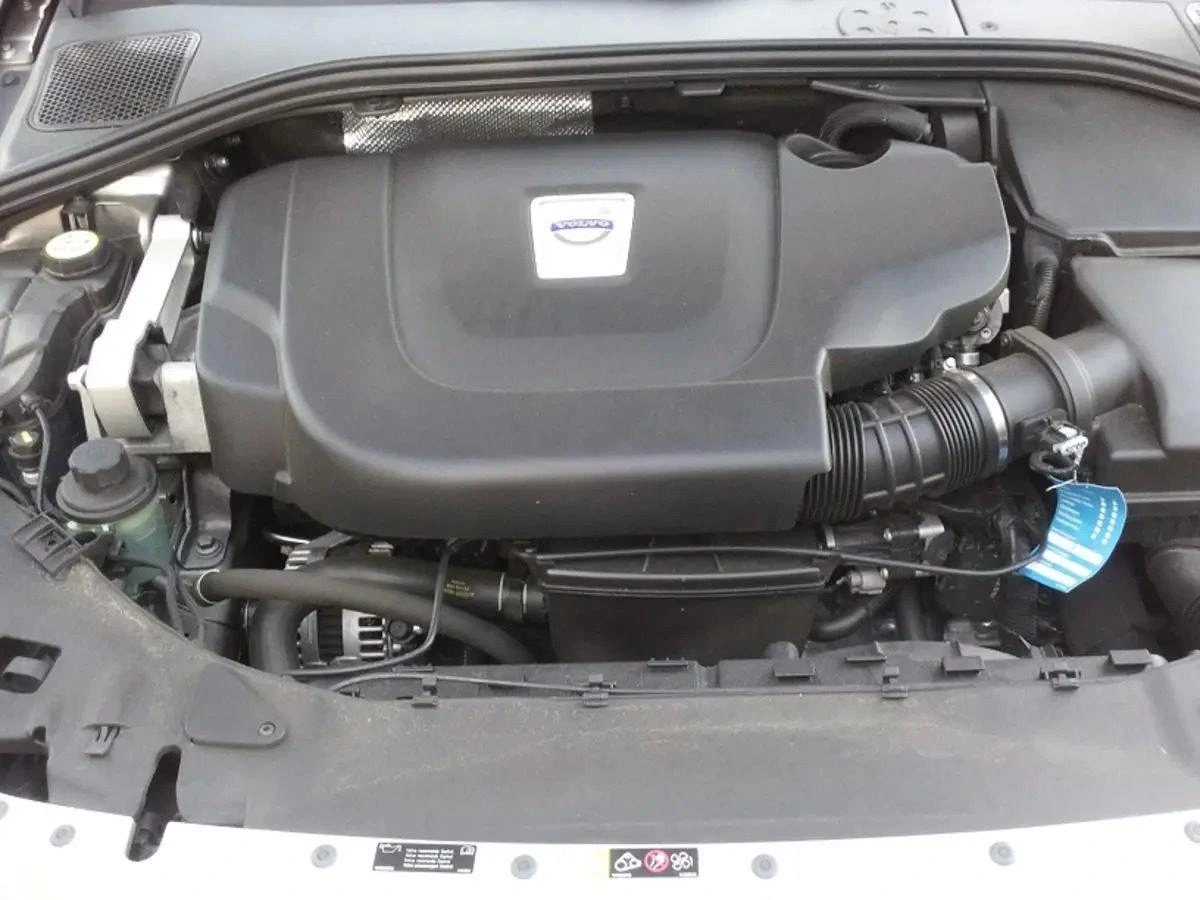 Volvo logolu motor kapağı