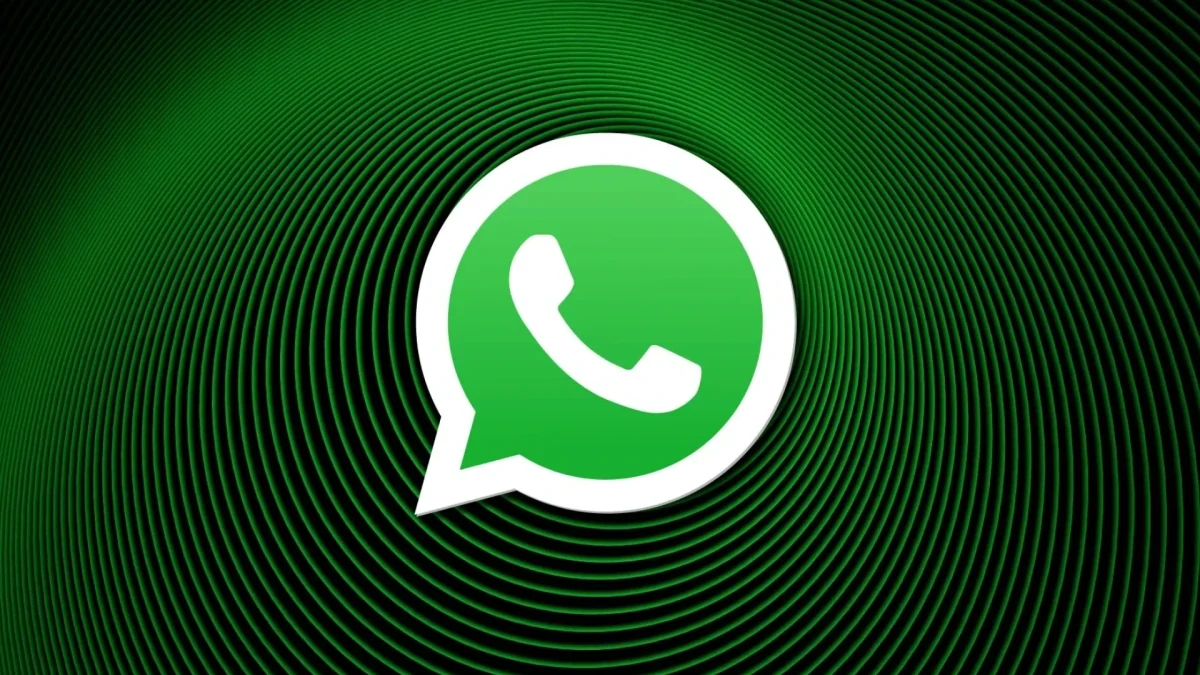 Yeşil zemin üzerinde WhatsApp logosu