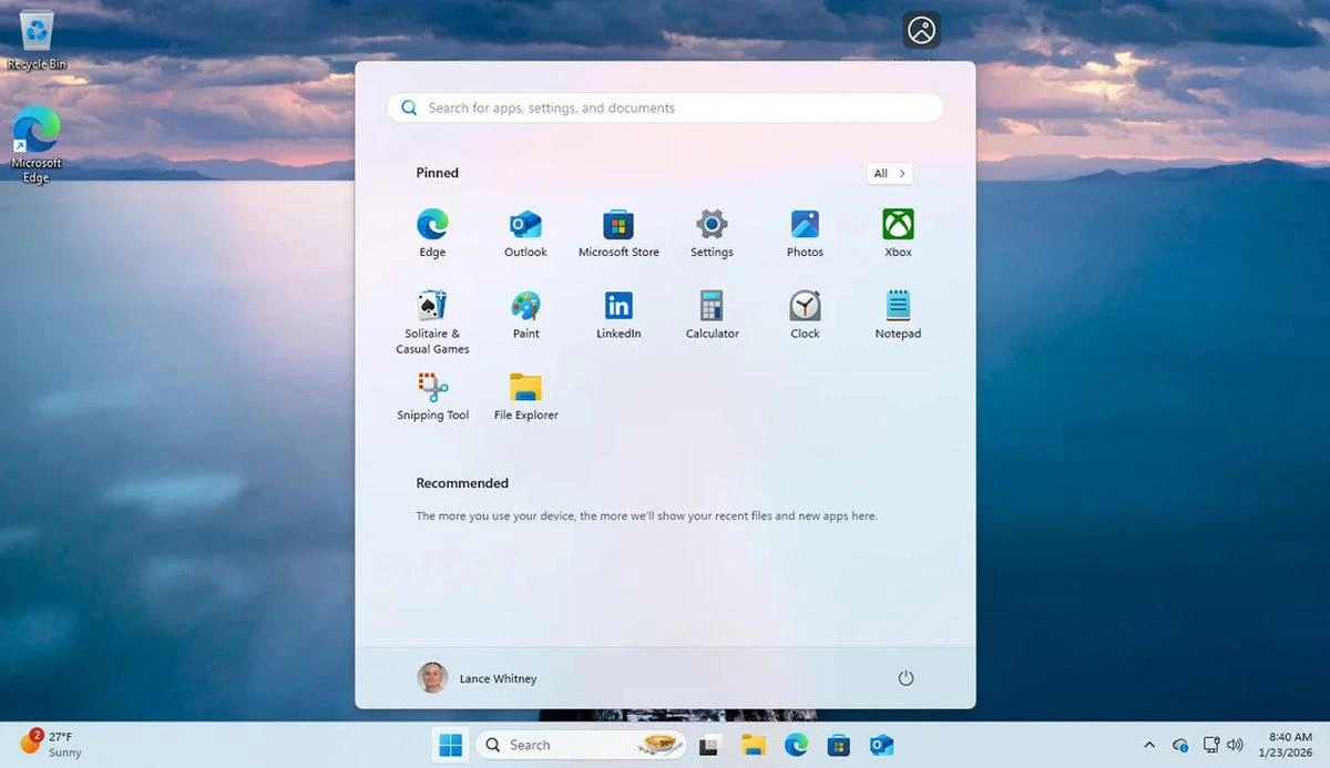 Windows 11 masaüstünde açık Başlat menüsü