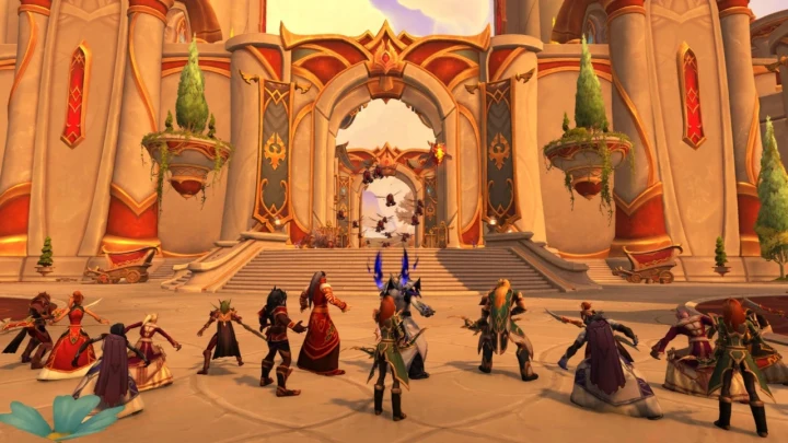 World of Warcraft oyununda fantastik bir şehir kapısının önünde toplanan karakterler