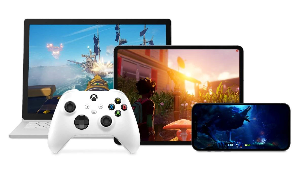 Dizüstü bilgisayar, tablet ve telefonda gösterilen oyunlar ile Xbox kumandası