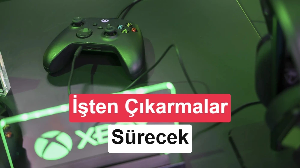 Xbox oyun konsolu kumandası ve Xbox logosu