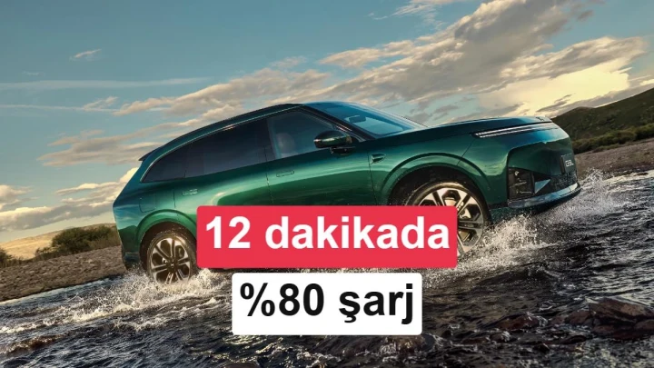 Yeşil Xpeng G9L elektrikli SUV, kayalık arazide ilerliyor