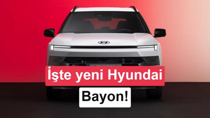 Önden görünen yeni Hyundai Bayon ve üzerinde model tanıtım yazısı